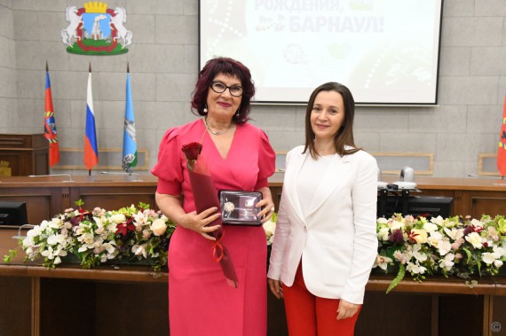 Почетный знак &laquo;С благодарностью, Барнаул&raquo;