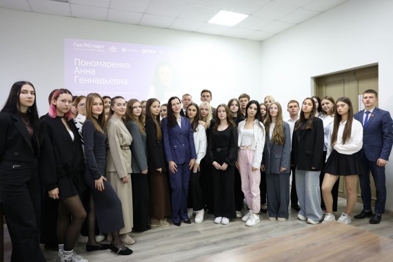 «Диалог на равных»: лидеры студенческого самоуправления Барнаульского кооперативного техникума встретились с секретарем Избирательной комиссии Алтайского края