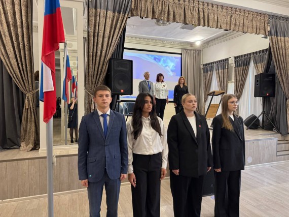 Церемония поднятия Государственного флага Российской Федерации