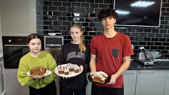 Мастерская на базе Барнаульского кооперативного техникума = площадка обучения #РСО по направлениям "Кондитер" и "Бармен"